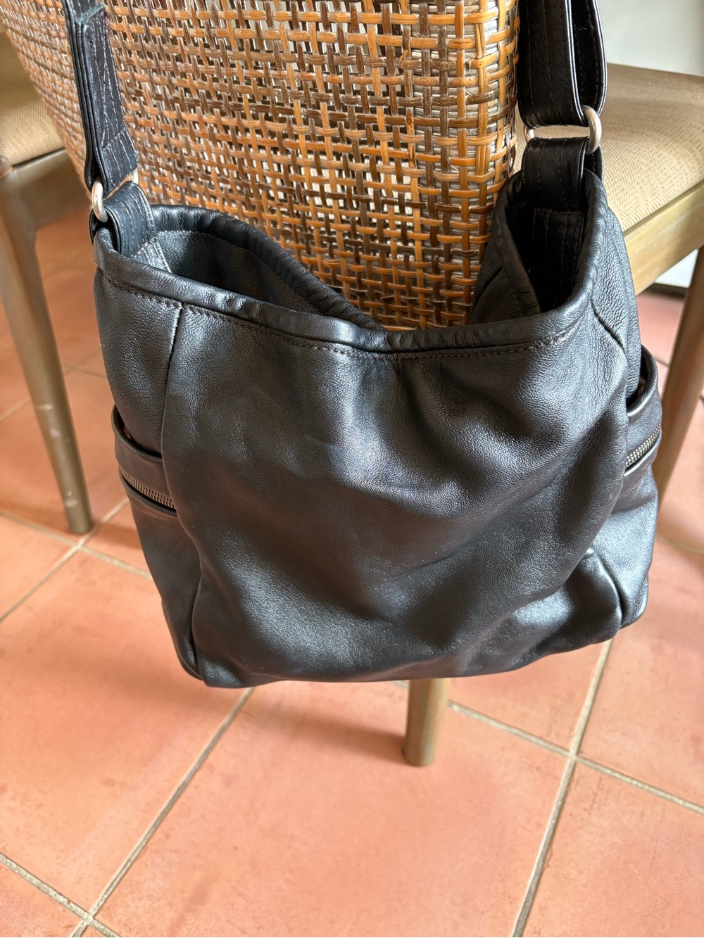 Rough & Tumble Leather Shoulder Bag in meticulous condition! - Picture 2 of 12